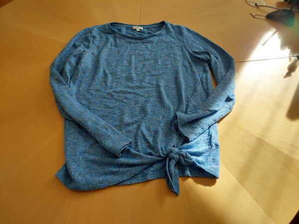 blauer pullover